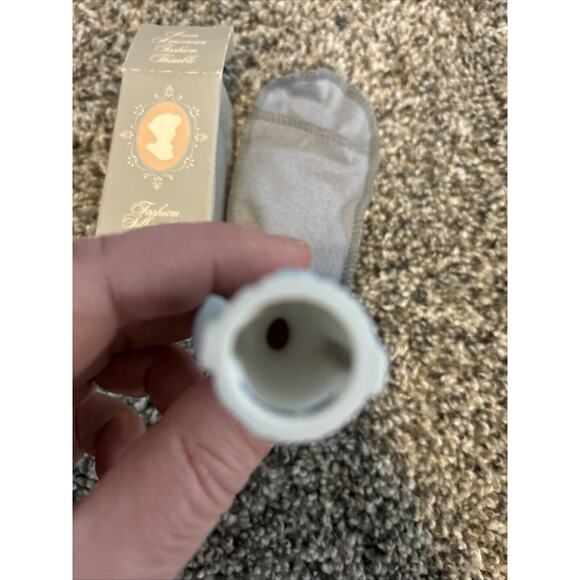 Avon 1984 American‎ Fashion Silhouettes Thimble Circa 1890 - Picture 4 of 7